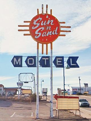 classic neon sign of a Route 66 Motel
