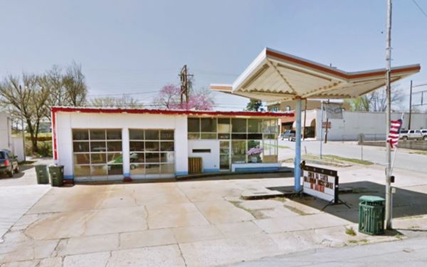 1950s gas station, former Conoco