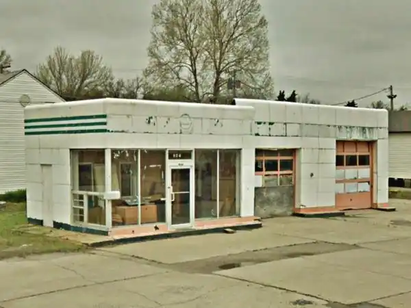 oblong box Cities Service gas station