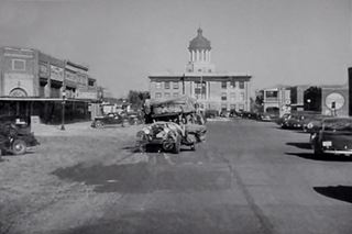 Grapes of Wrath in Sayre still from The Grapes of Wrath shot in Sayre, the Joads truck and the Courthouse behind