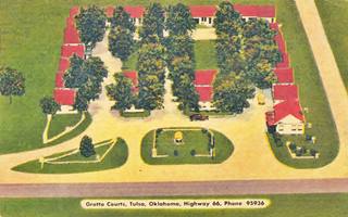color linnen 1940s postcard birds eye view of a motel U-layout, cabins around courtyard with trees, US 66 lower part of image