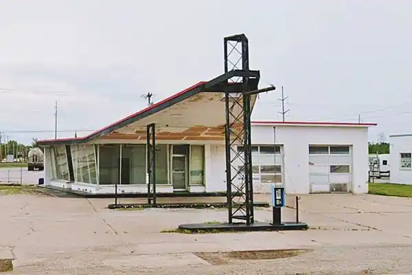 canopy, 2 bays and office of gull wing service Station
