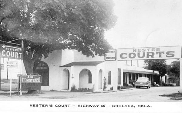 Hester Courts motel in a 1950s black and white postcard
