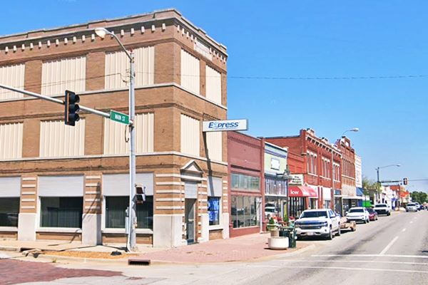 Downtown Bristow: buildings, cars in a current color photo