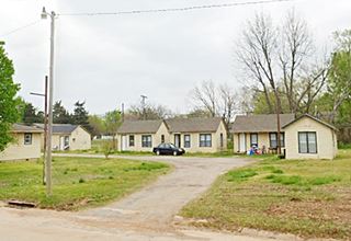 old tourist court cottages by US66