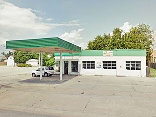 Vintage filling station US66 El Reno oblong box 1940s gas station