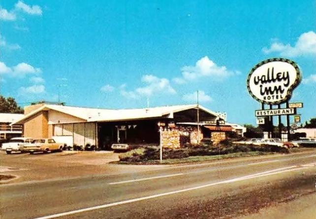 Valley Inn postcard 1950s Tulsa Rte 66 motel large canopy and round large neon sign