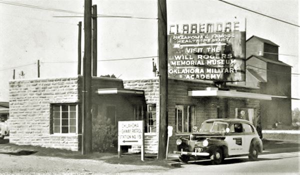 1940s black and white photo stone building and police patrol on US66