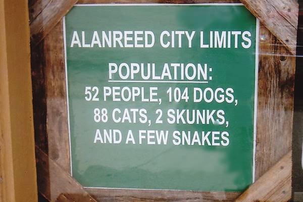 joking sign about Alanreed's population