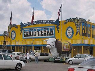 Big Texan Steak Ranc, Amarillo facade and giant steer at the Big Texan Steak House