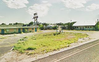 Texas motel in McLean old motel, and its neon signs, vacant